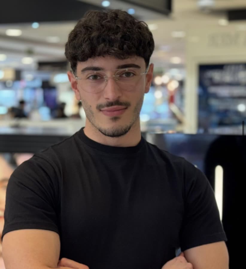 Javi, maquillador profesional en Ana Tudela